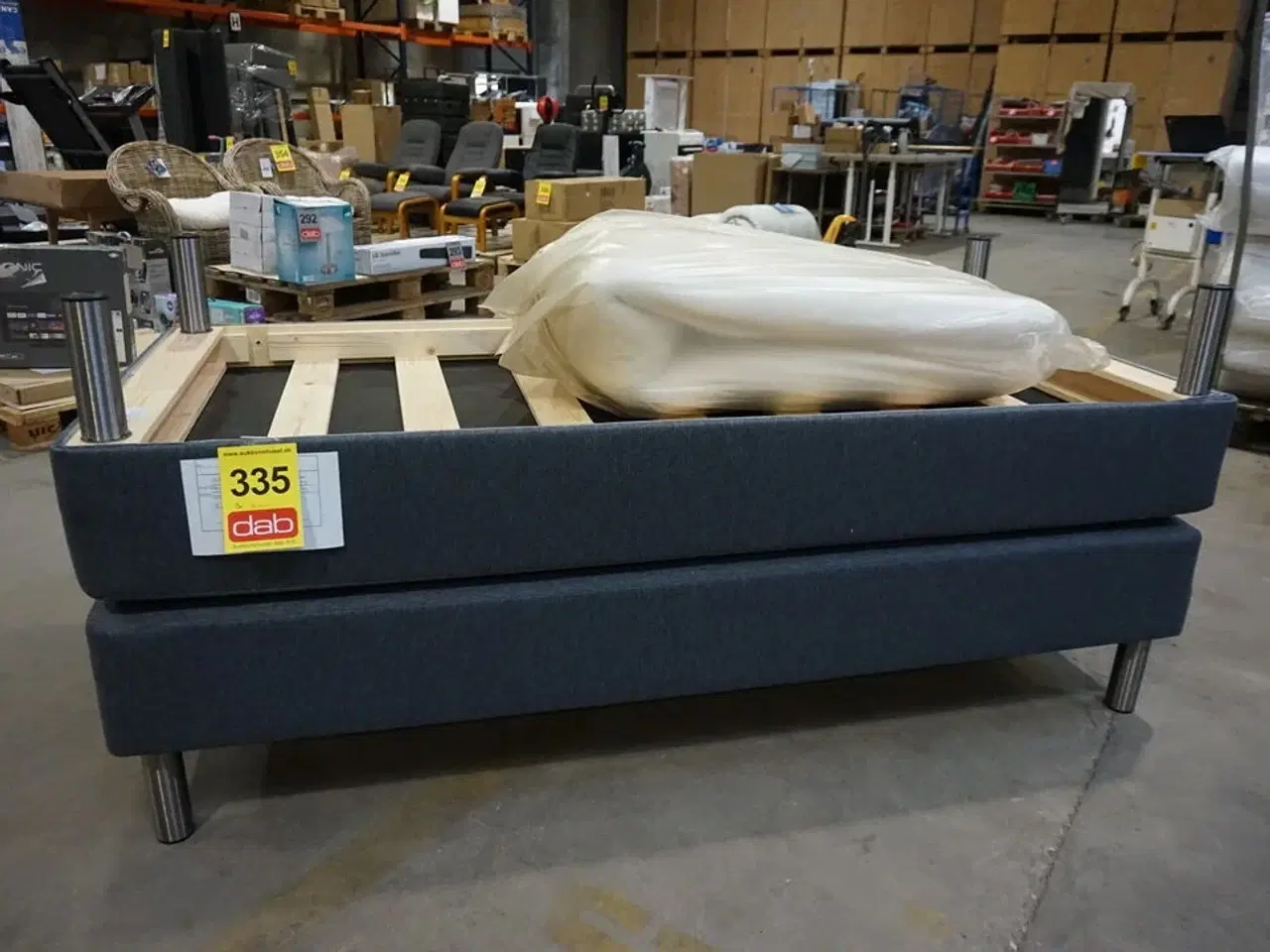 Billede 2 - Nordisk Fjer boxmadrasseng med stålben og top 180x200 cm