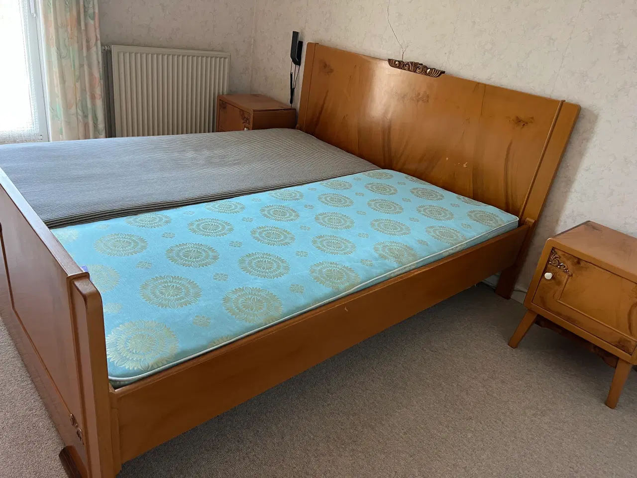 Billede 2 - Seng og sengeborde
