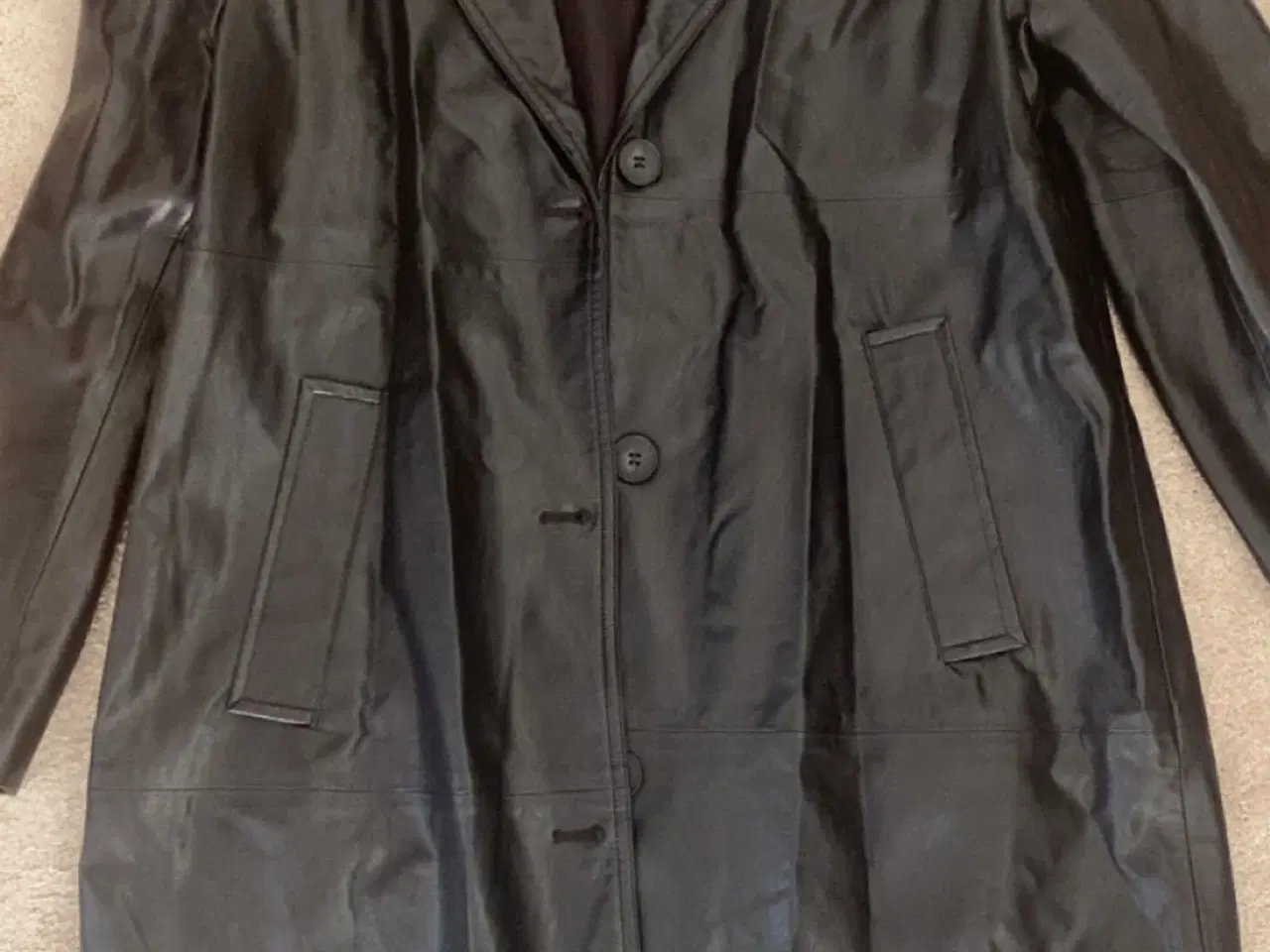 Billede 2 - Bershka frakke i læder sort str. L 