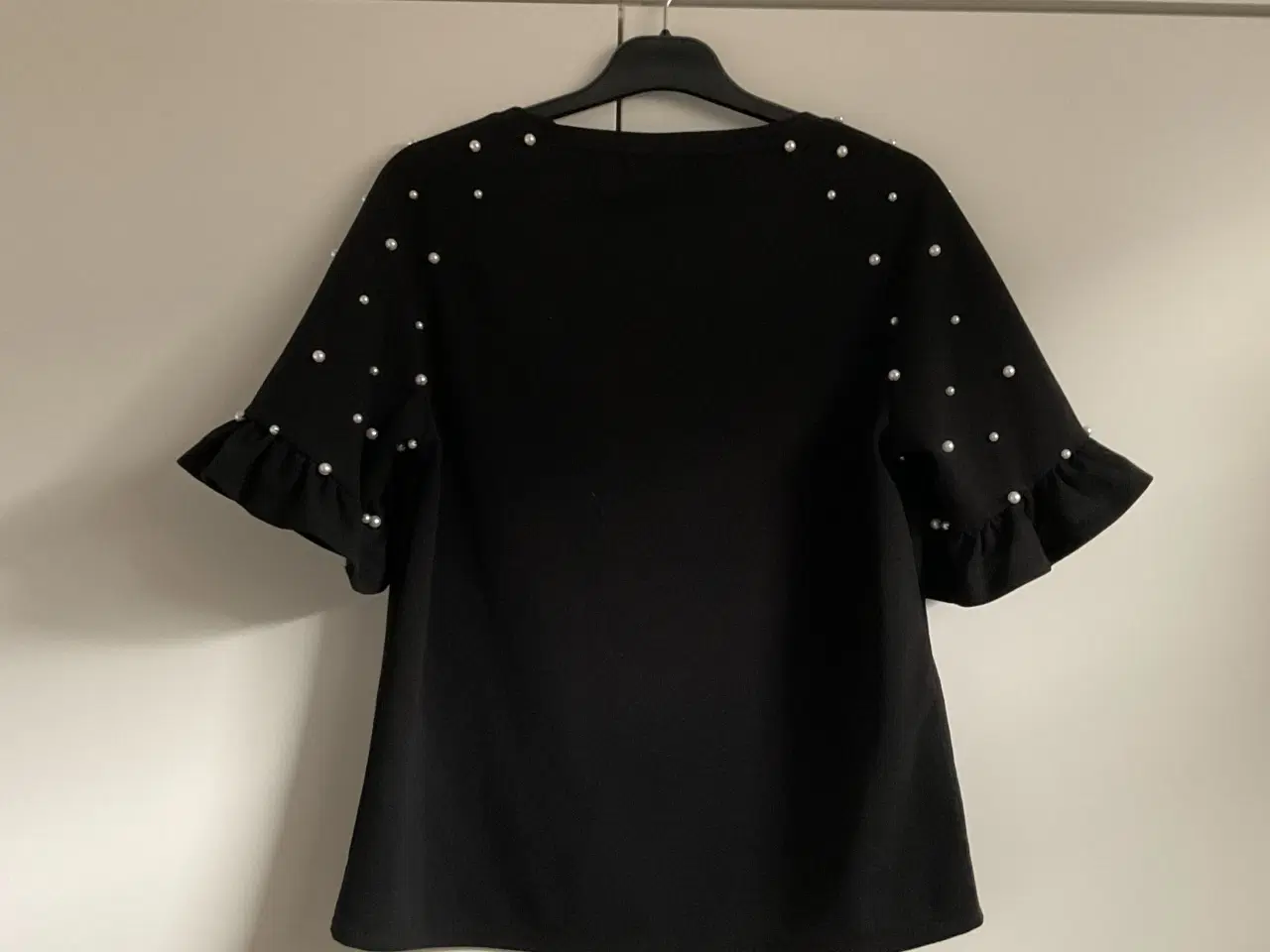 Billede 2 - Franca bluse med perler og lille ærme, str. M.