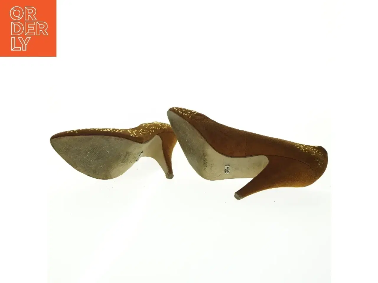 Billede 6 - Brun stilethæl med nitter fra Buffalo (str. 38 )