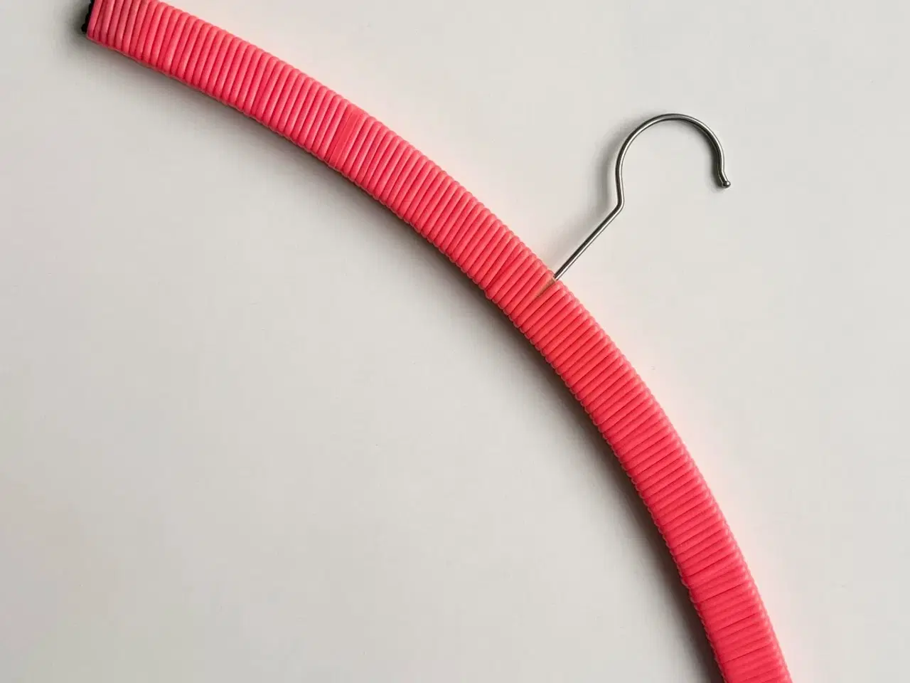 Billede 3 - Retro bøjle m plastbevikling, sort/neon pink