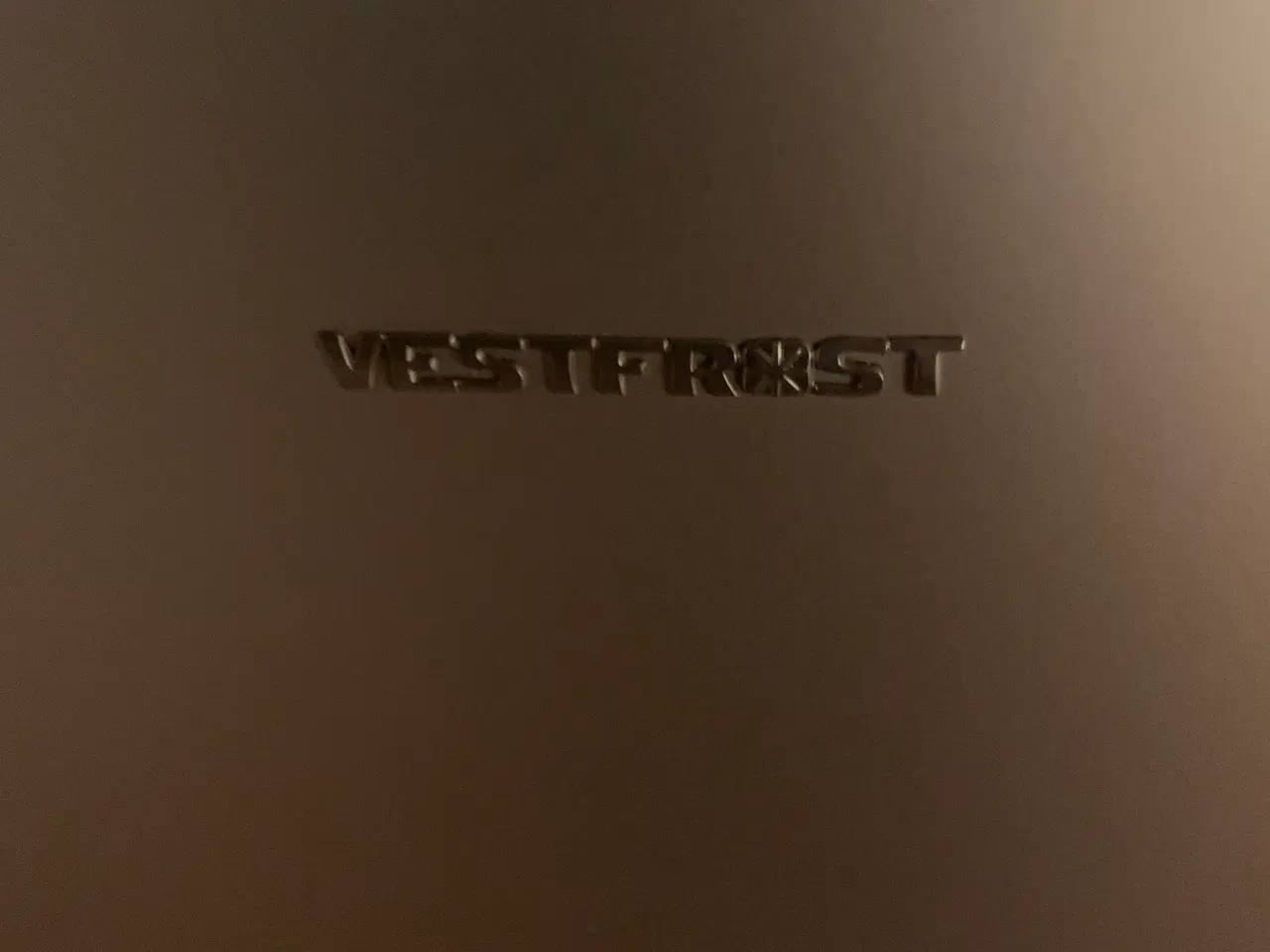 Billede 1 - Stort køleskab er for bredt