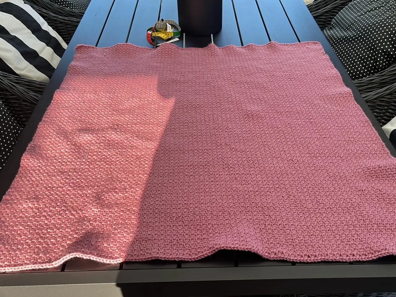 Billede 2 - Hæklet Babytæppe farven gammel rosa