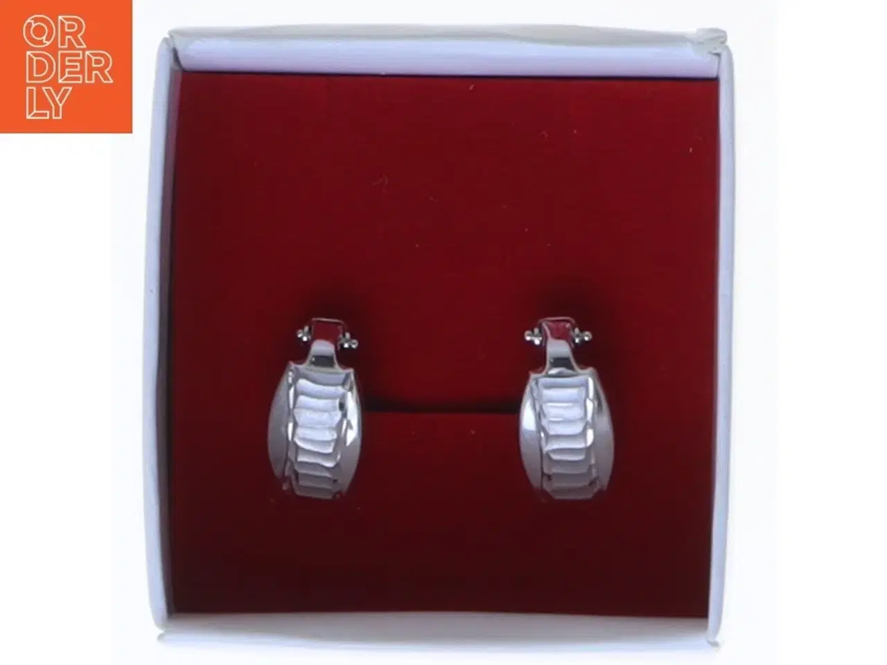 Billede 1 - Sølv øreringe med æske (str. 1 cm)