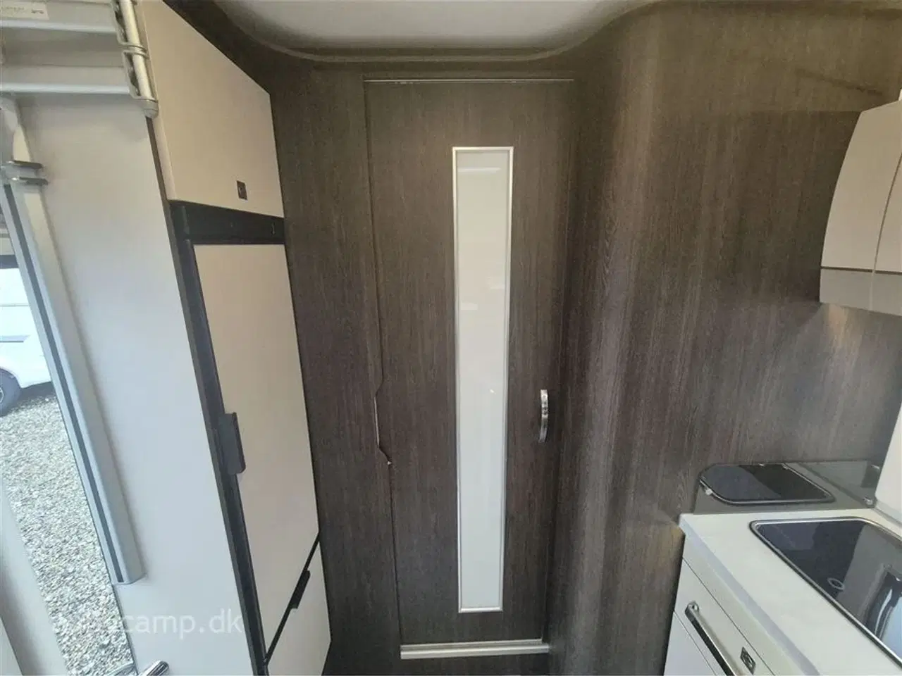 Billede 13 - 2020 - Benimar Sport 363   NK Pakke. Automatgear. solceller. markise. Batteri. Plisse i for og sideruder. Bemærk at den har 5 selepladser.