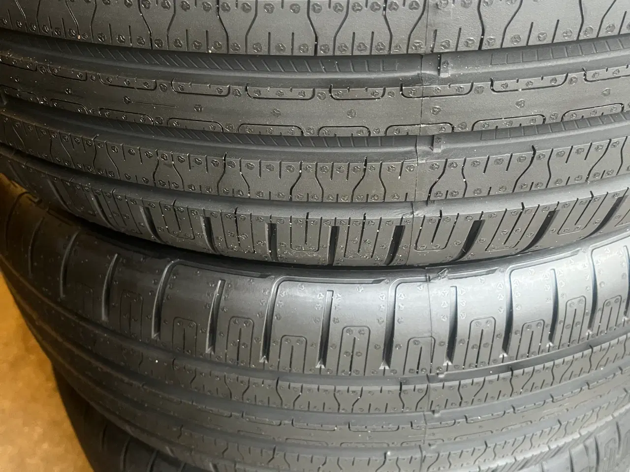 Billede 1 - Nye sommerdæk 215-55-18 Goodyear.