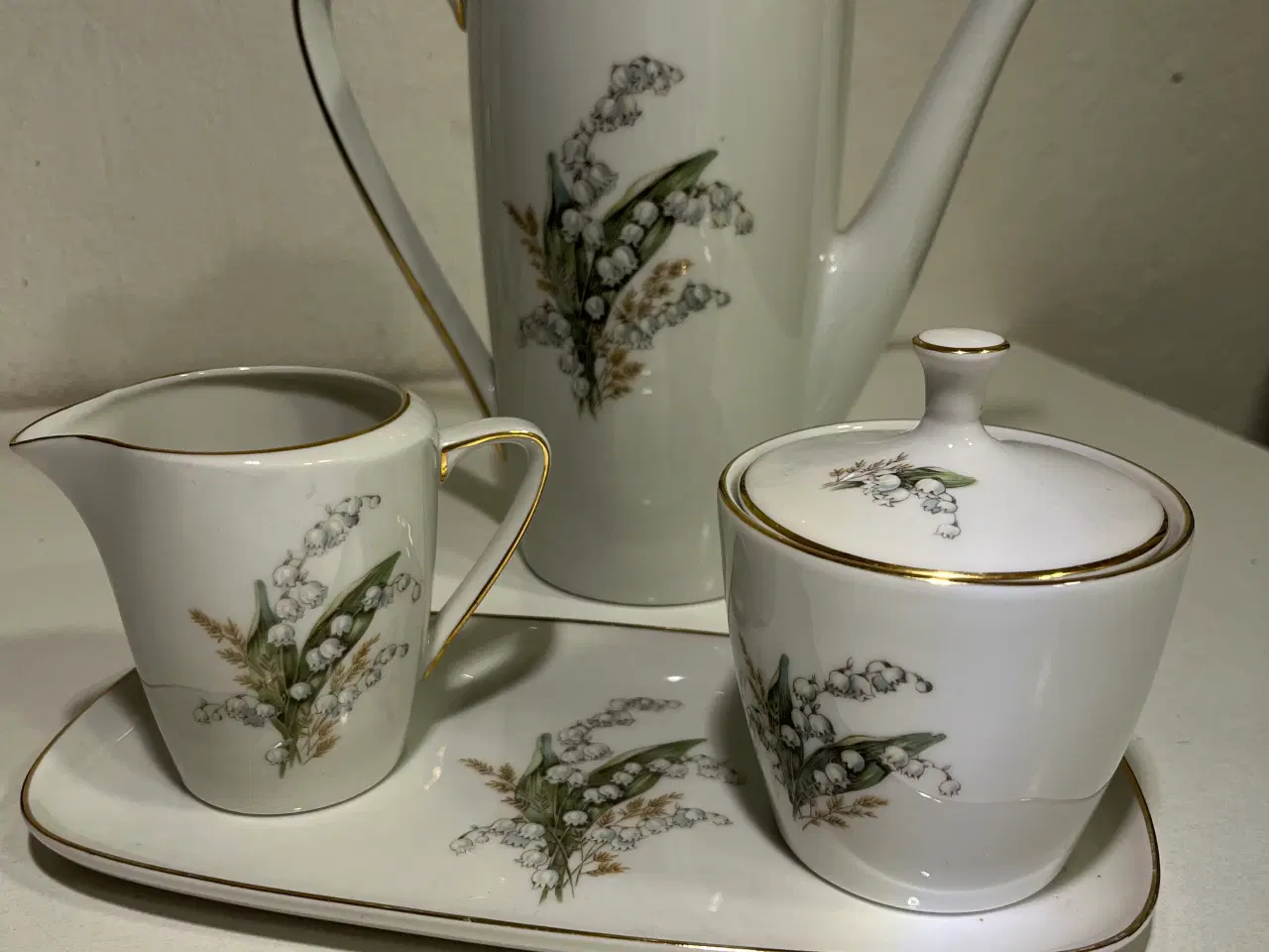 Billede 1 - Liljekonval med guldkant i porcelæn fra Bavaria