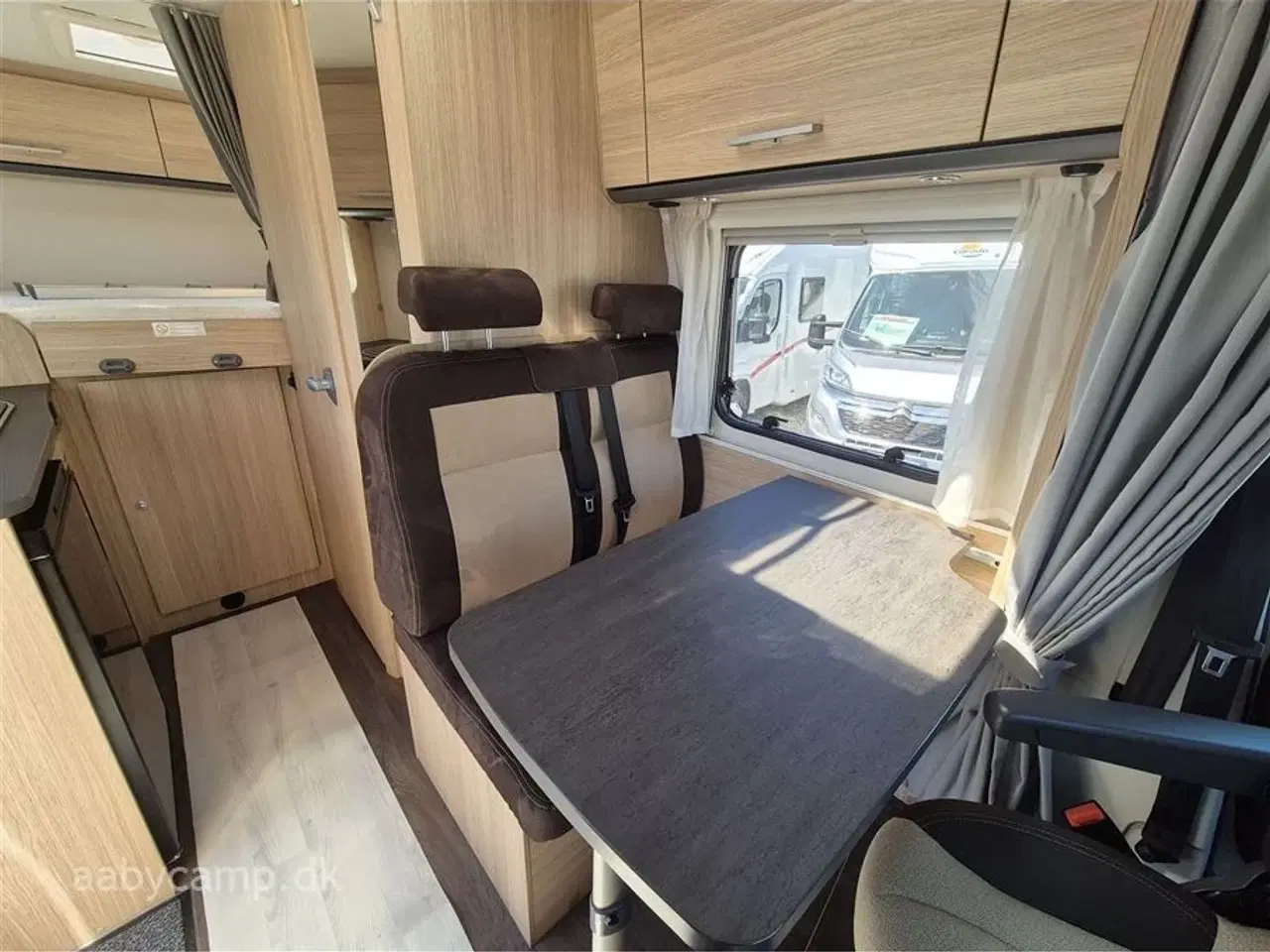 Billede 8 - 2020 - SunLight VAN V60   Under 6 meter. Markise. batteri. cykelstativ. Elektrisk indgangstrin. Kun 21,300 KM!!