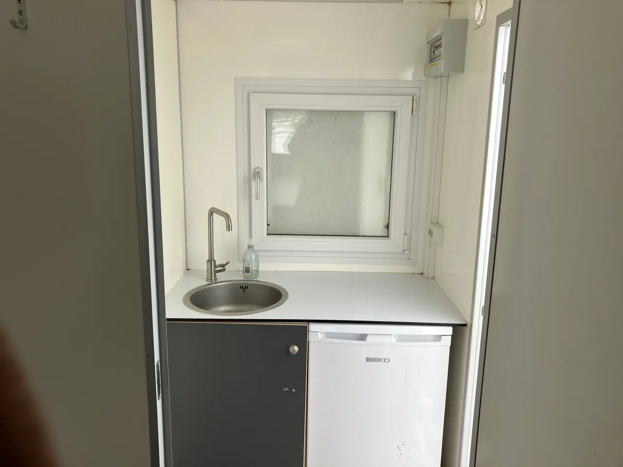 Billede 9 - Kontorvogn med toilet og lille tee køkken.