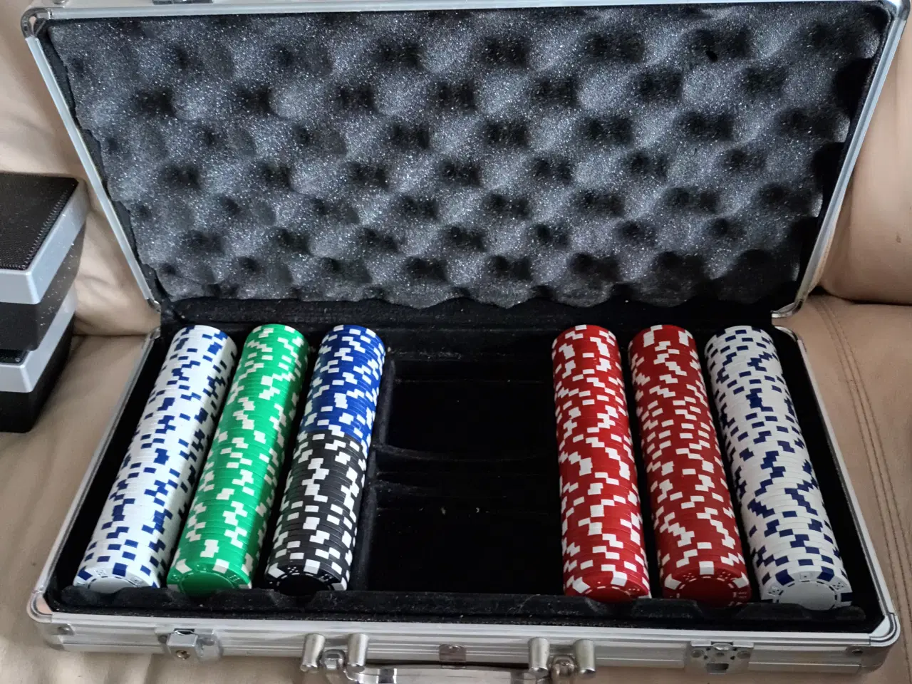 Billede 1 - FLOT STÅLKUFFERT MED 300 JETONNER