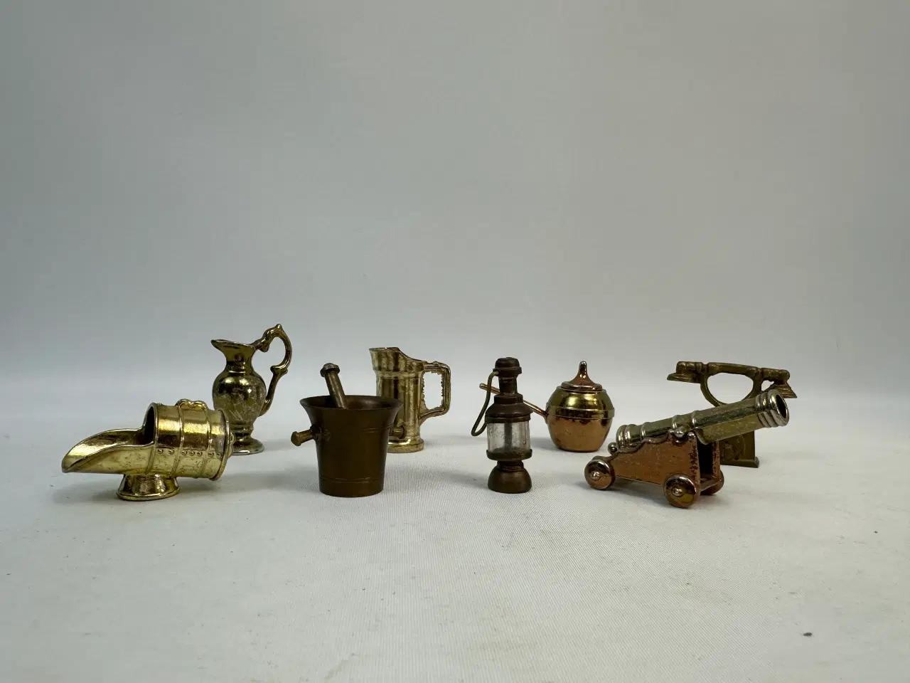 Billede 2 - 8 stk. små messsing sættekase ting 