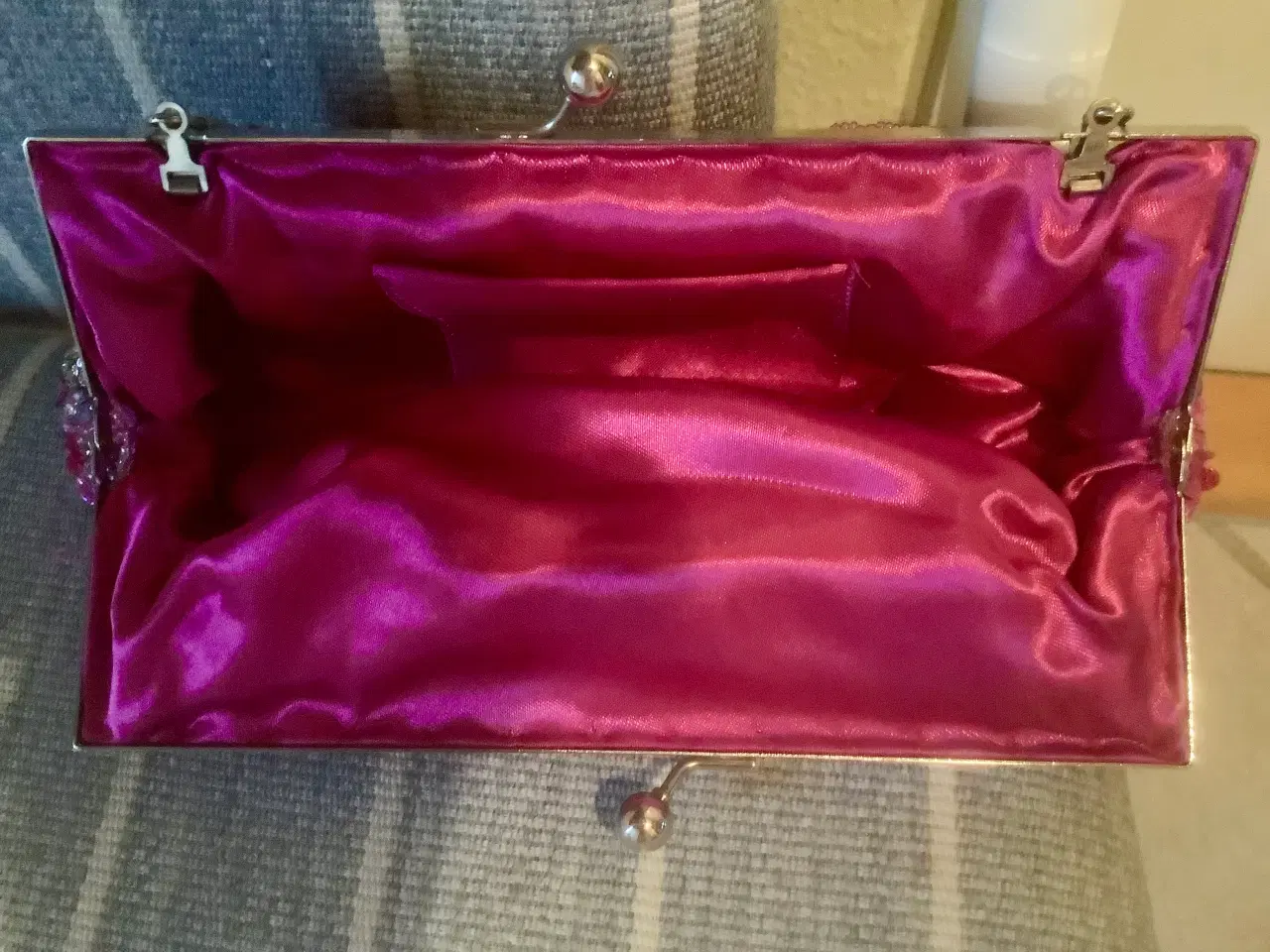 Billede 3 - Flot skuldertaske med palietter og perler.