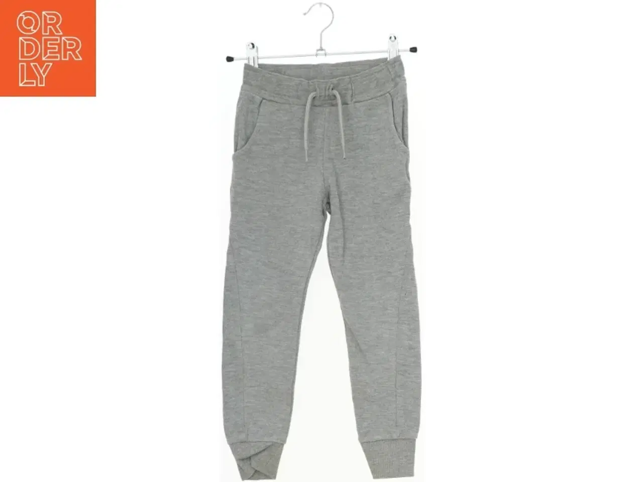 Billede 1 - Grå sweatpants med snøre fra Basic needs (str. 110)