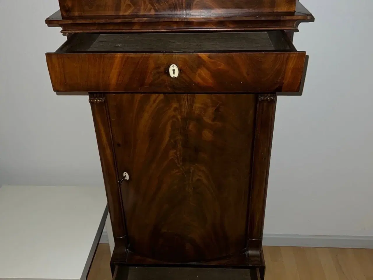 Billede 1 - Antik Biedermeier kabinet