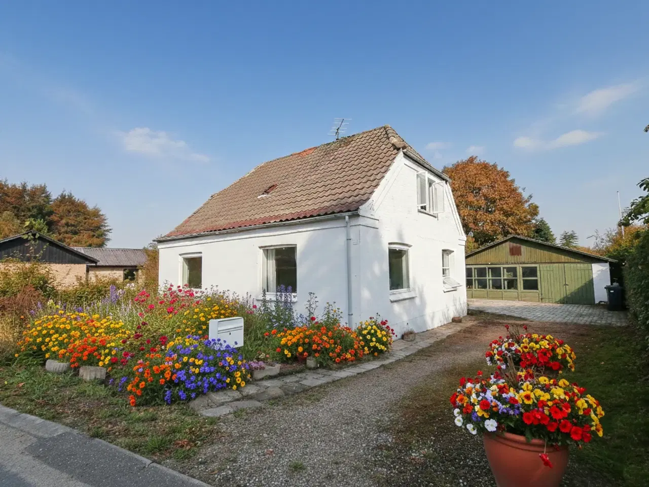 Billede 1 - Fritliggende enfamiliehus 143 m² + 100 m² hal 