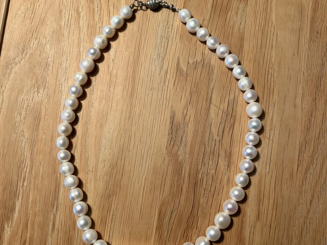 Billede 1 - Fine ægte perle  der er 3 kæderi forskellige størr