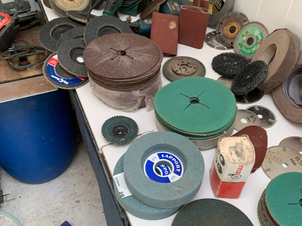 Billede 2 - Flytte oprydning. Slibematerialer samt div. Maskin