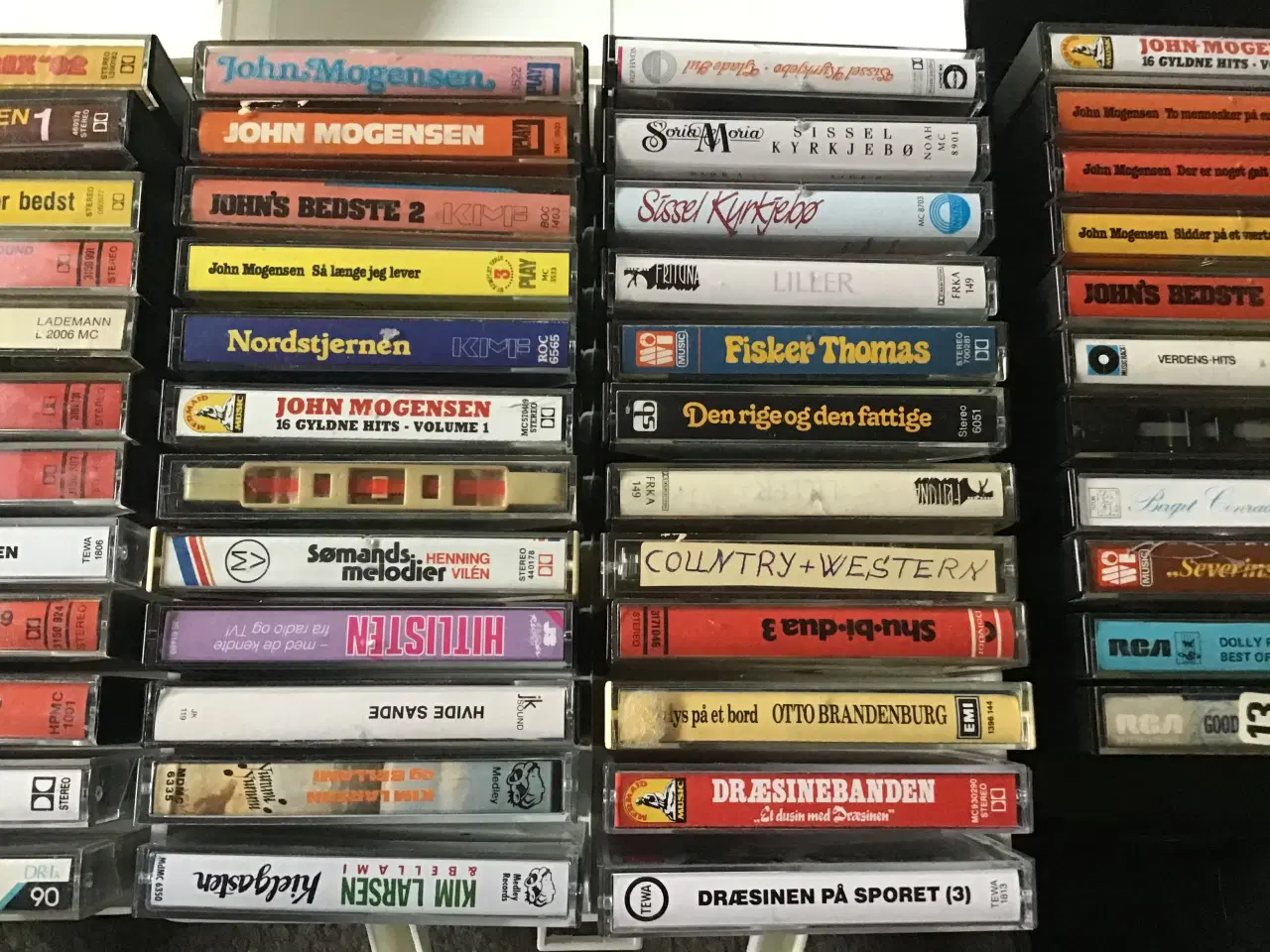 Billede 2 - 60 originale kassettebånd med musik.