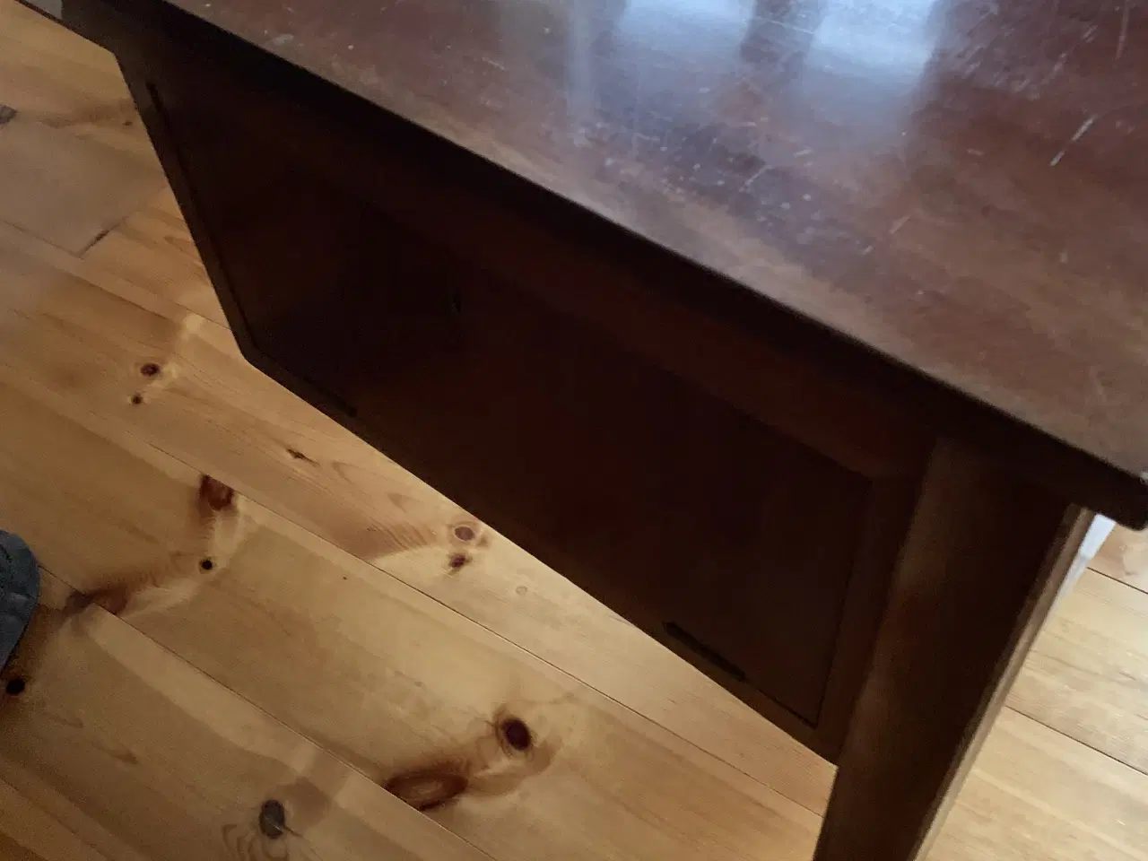 Billede 3 - Stort Skrivebord I mahogni