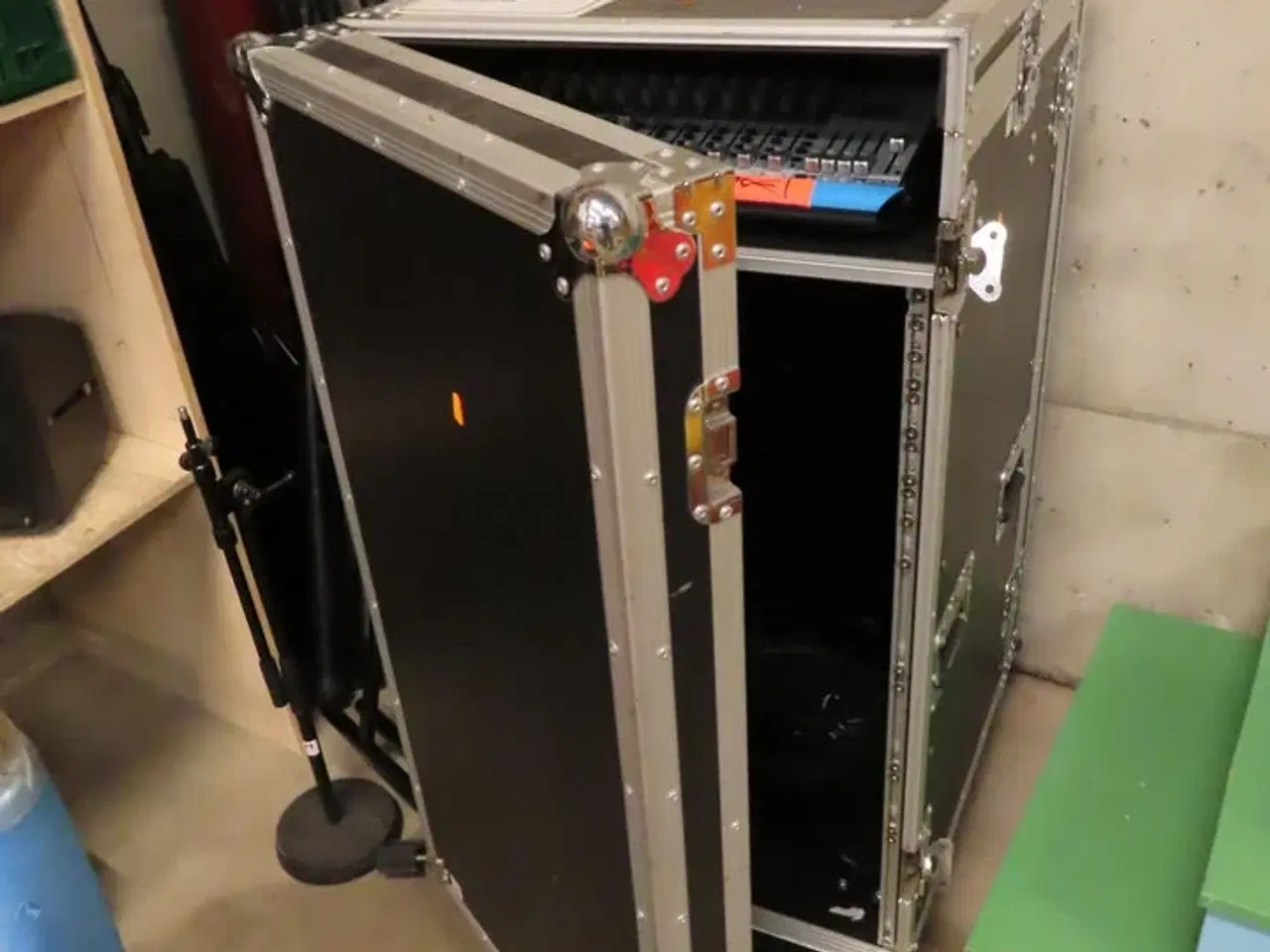 Billede 1 - Mixerpult BEHRINGER XENUX QX2442USB samt flightcase