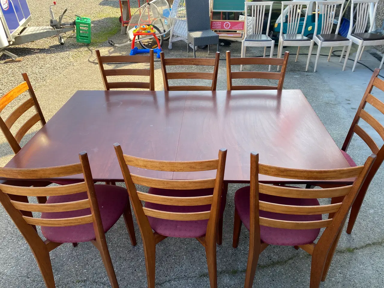 Billede 1 - Flot spisebord med 8 stole  ( skovby )