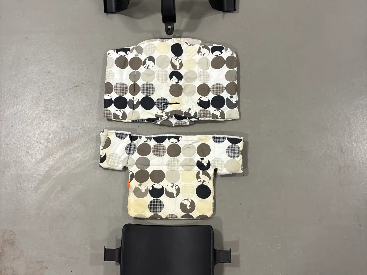 Billede 2 - Stokke New Born sæde, Babyset med Pude, hvid tray 