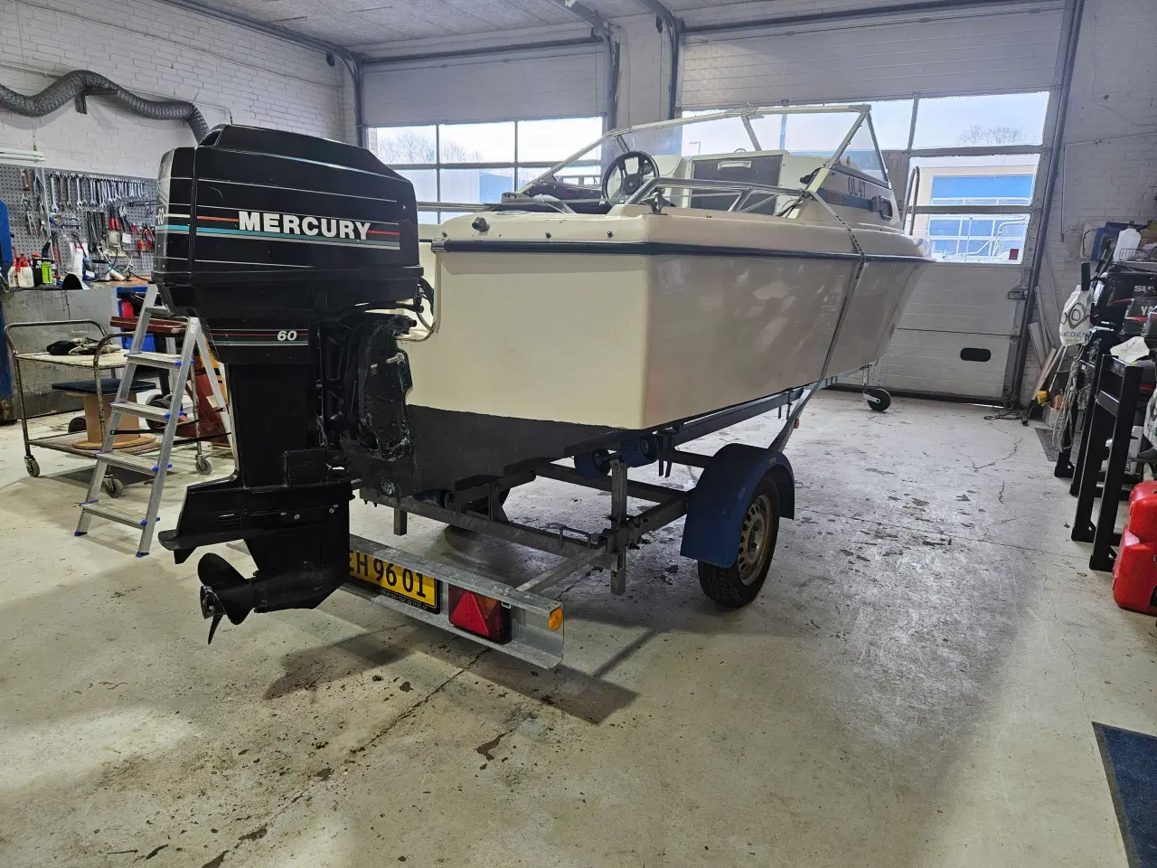 Billede 2 - Motorbåd med kabine. Motor defekt