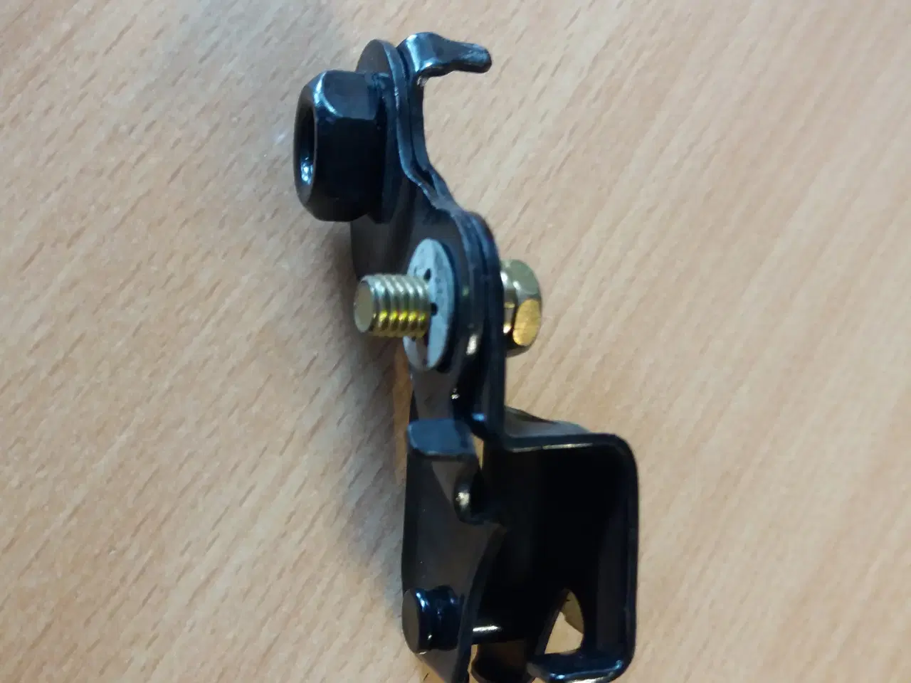 Billede 3 - Holder for sikkerhedssele Toyota Corona