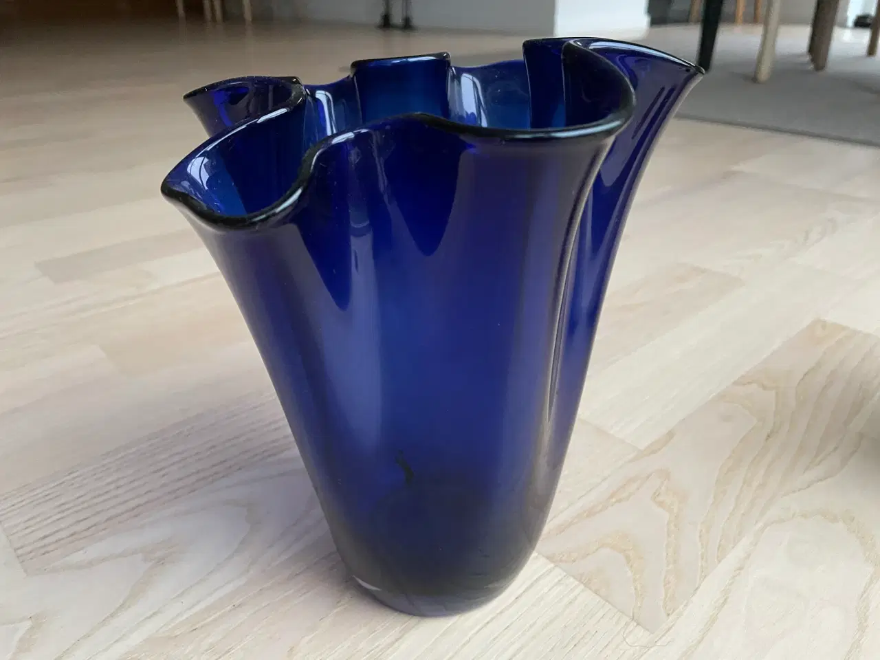 Billede 1 - Tulipanvase 21 cm H og 18 cm i diameter 