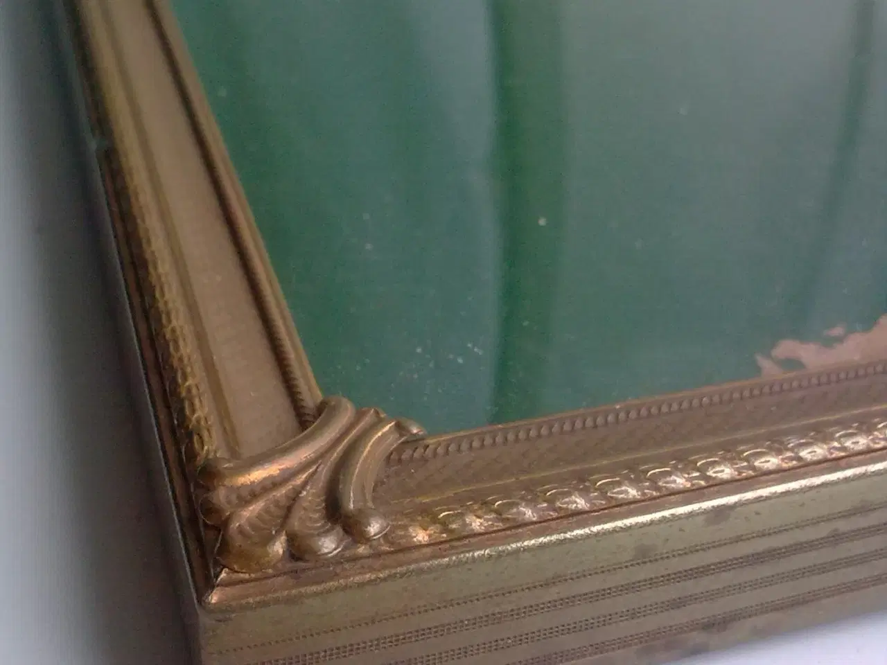 Billede 14 - Granathylster vase med nittet fod