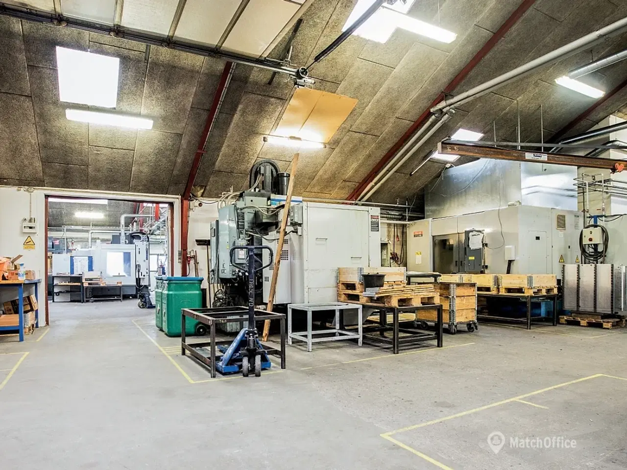 Billede 2 - Produktions & lagerejendom centralt i Løsning