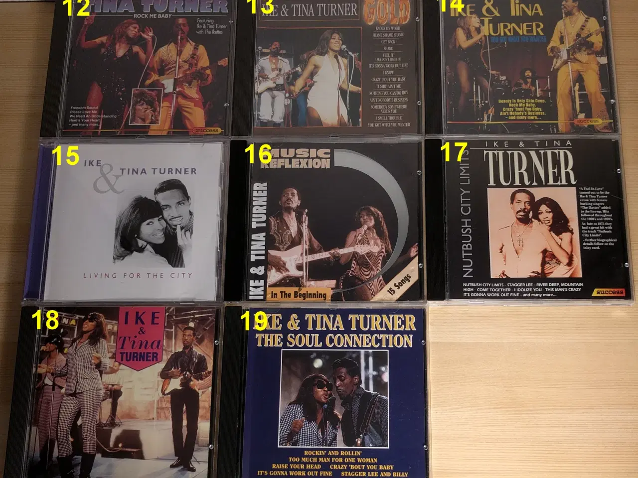 Billede 2 - Tina Turner : 19 Titler