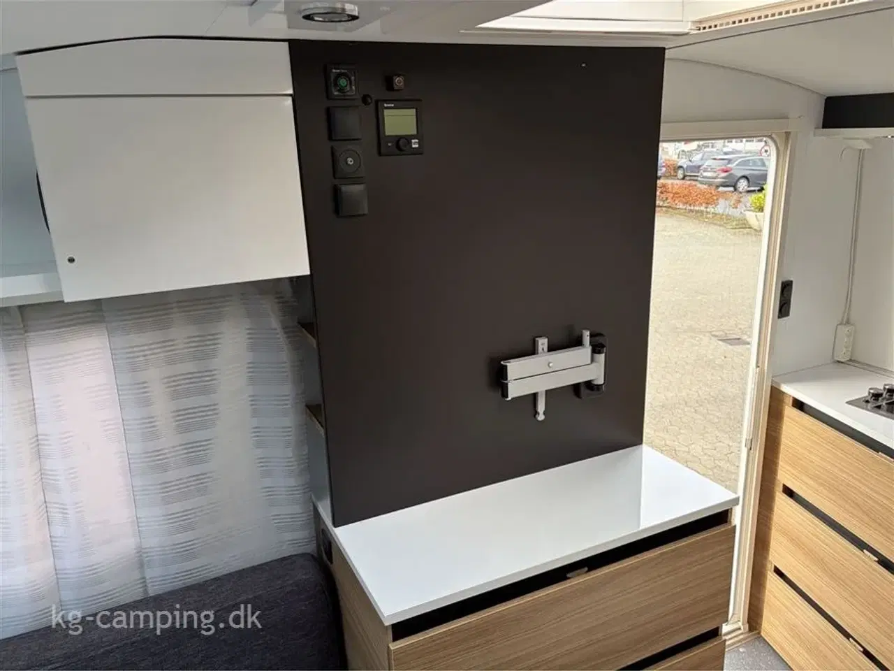 Billede 6 - 2022 - Adria Action 391 LH Flot vogn med mover og fortelt.