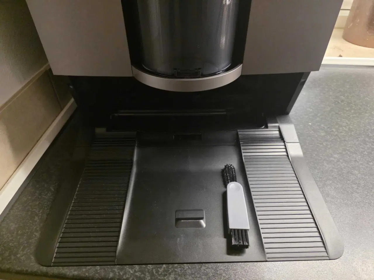 Billede 5 - Robotstøvsuger med gulvvask 