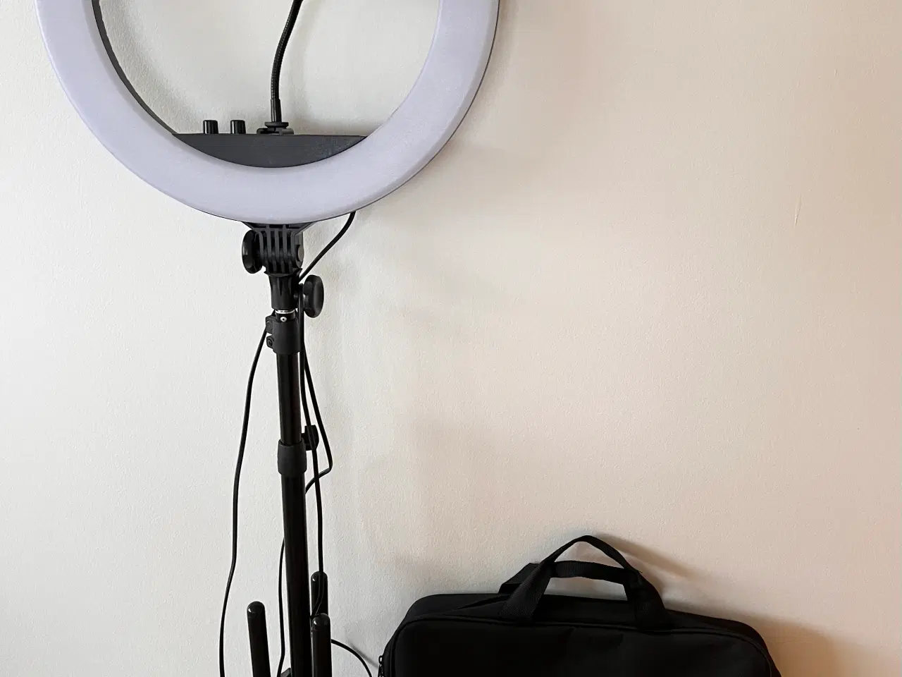Billede 1 - Selfie stativ med ring light. 