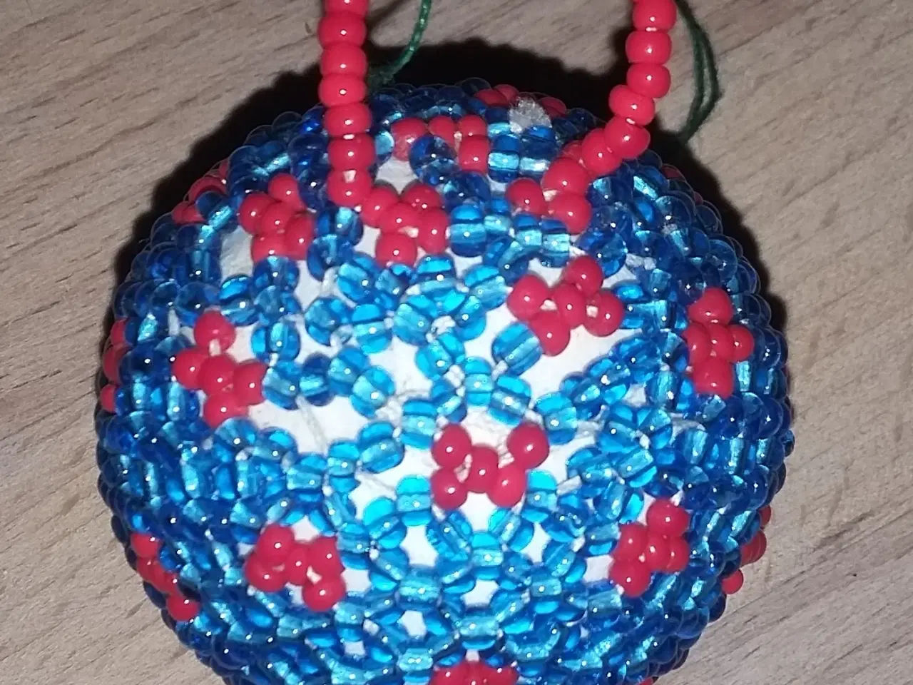 Billede 3 - JULEPYNT AF PERLER