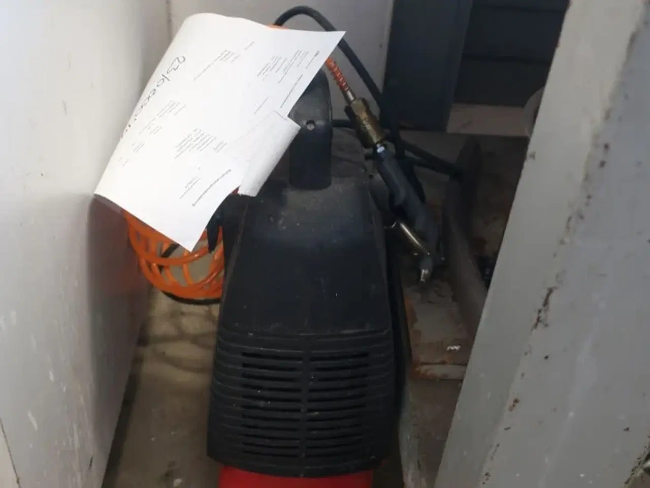Billede 4 - Arbejdsbord med indhold