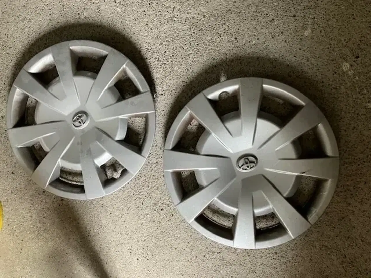 Billede 1 - Hjulkapsler Toyota Avensis