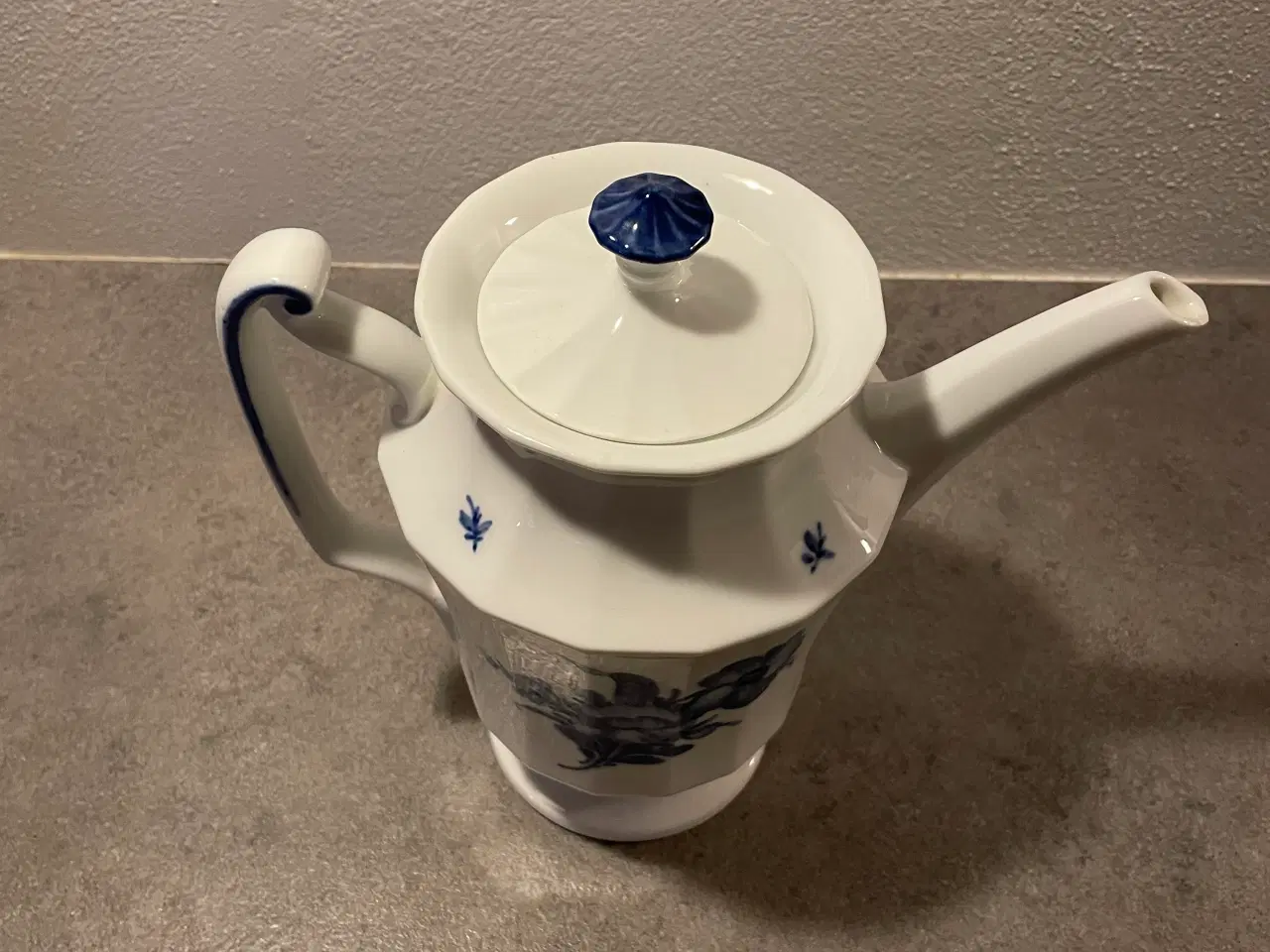 Billede 8 - Blå blomst suppeterrin og kaffekande 