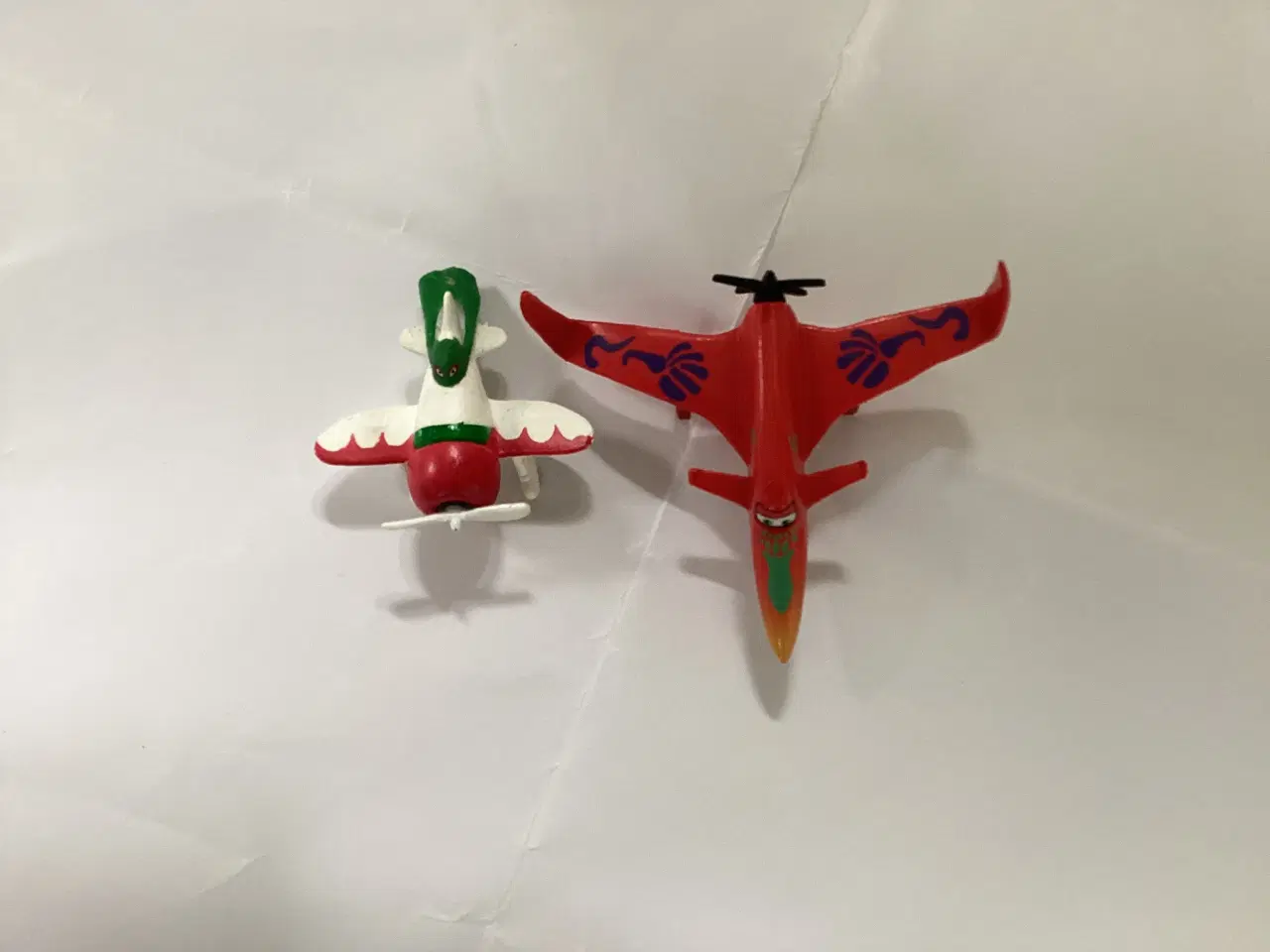 Billede 11 - Disney bog “Flyvemaskiner” med legeplade og flyver