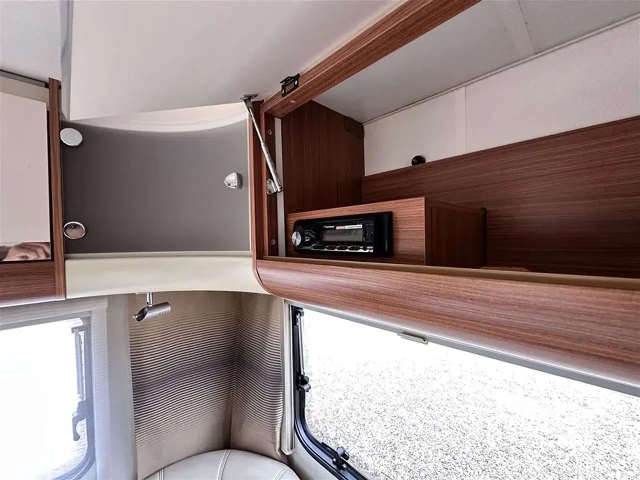 Billede 15 - 2014 - Adria Adora 563 PU   Fritstående queen seng