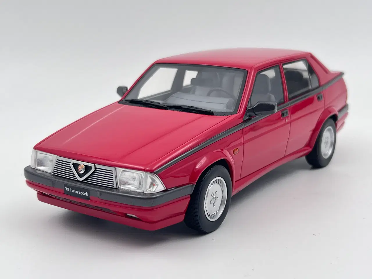 Billede 1 - 1987 Alfa Romeo 75 2,0 Twin Spark - 1:18