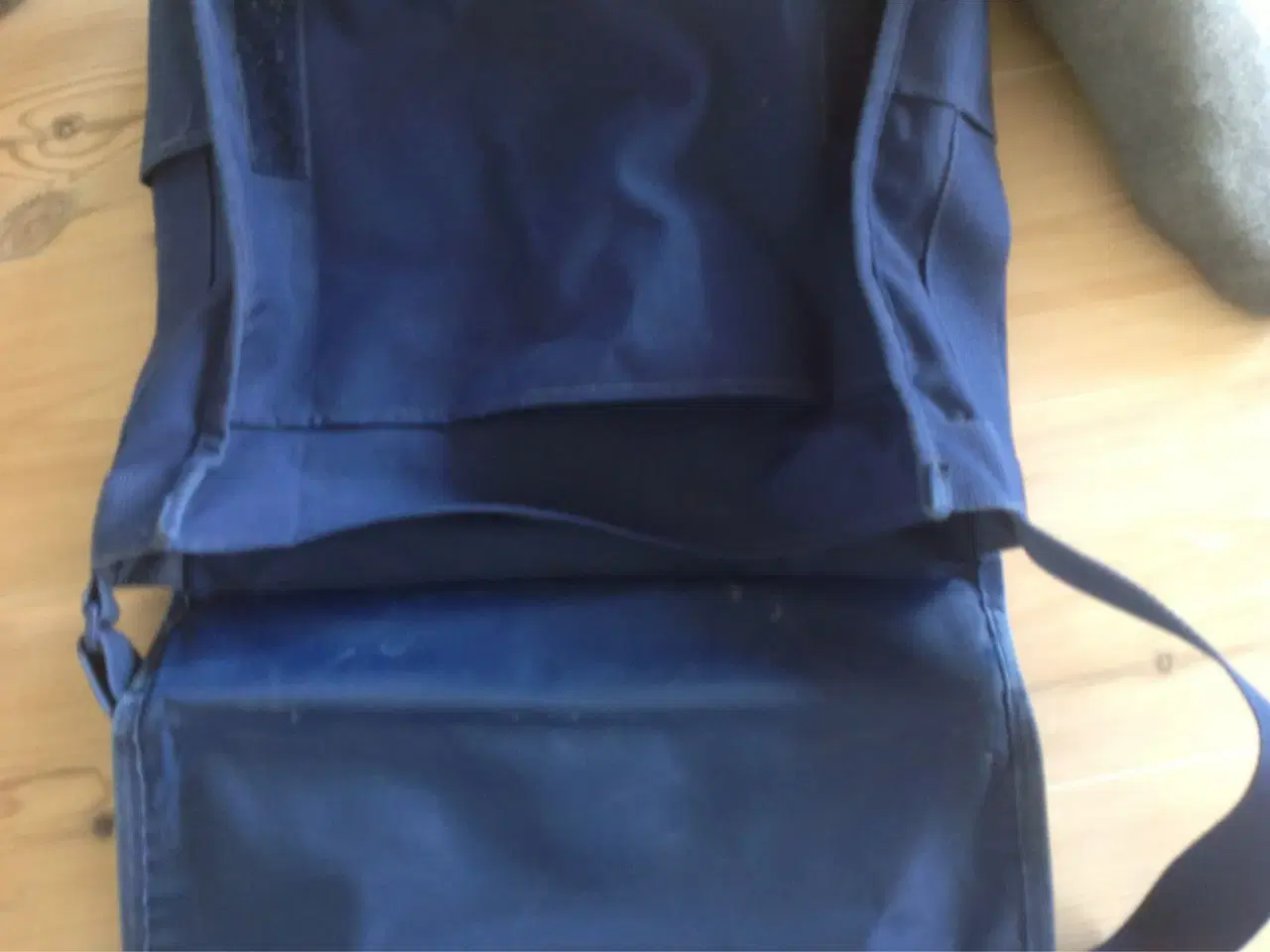 Billede 4 - Adidas skuldre taske blå sælges