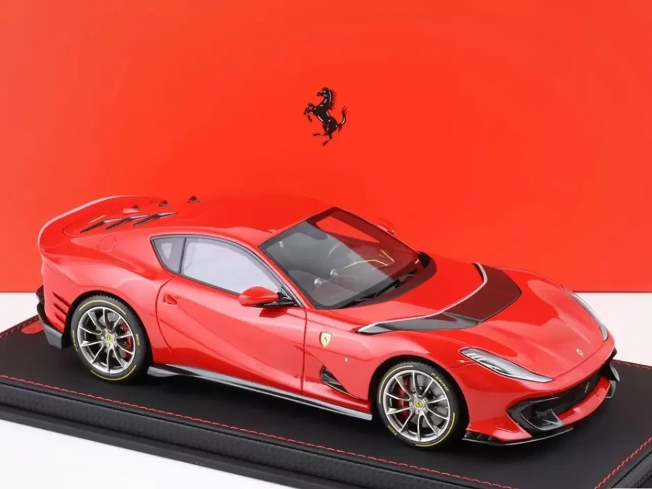 Billede 2 - 1:18 Ferrari 812 Competition 2021