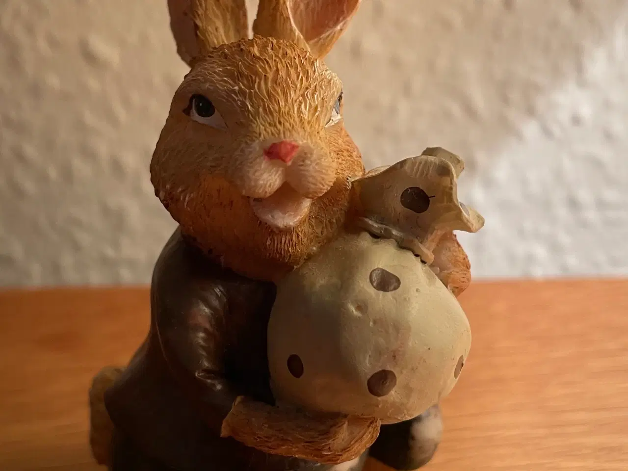 Billede 7 - Forskelligt påskepynt i polyresin. Priser i tekst.