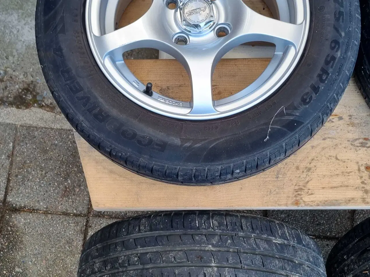 Billede 2 - Fælge m sommerdæk 