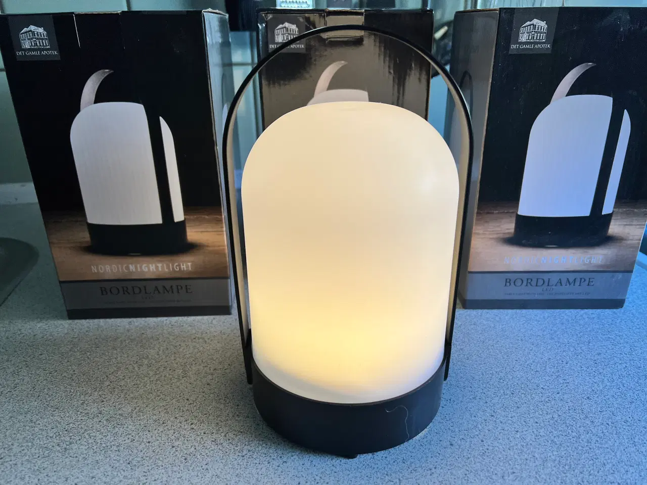 Billede 3 - LED Bordlampe i Sort (H21cm)