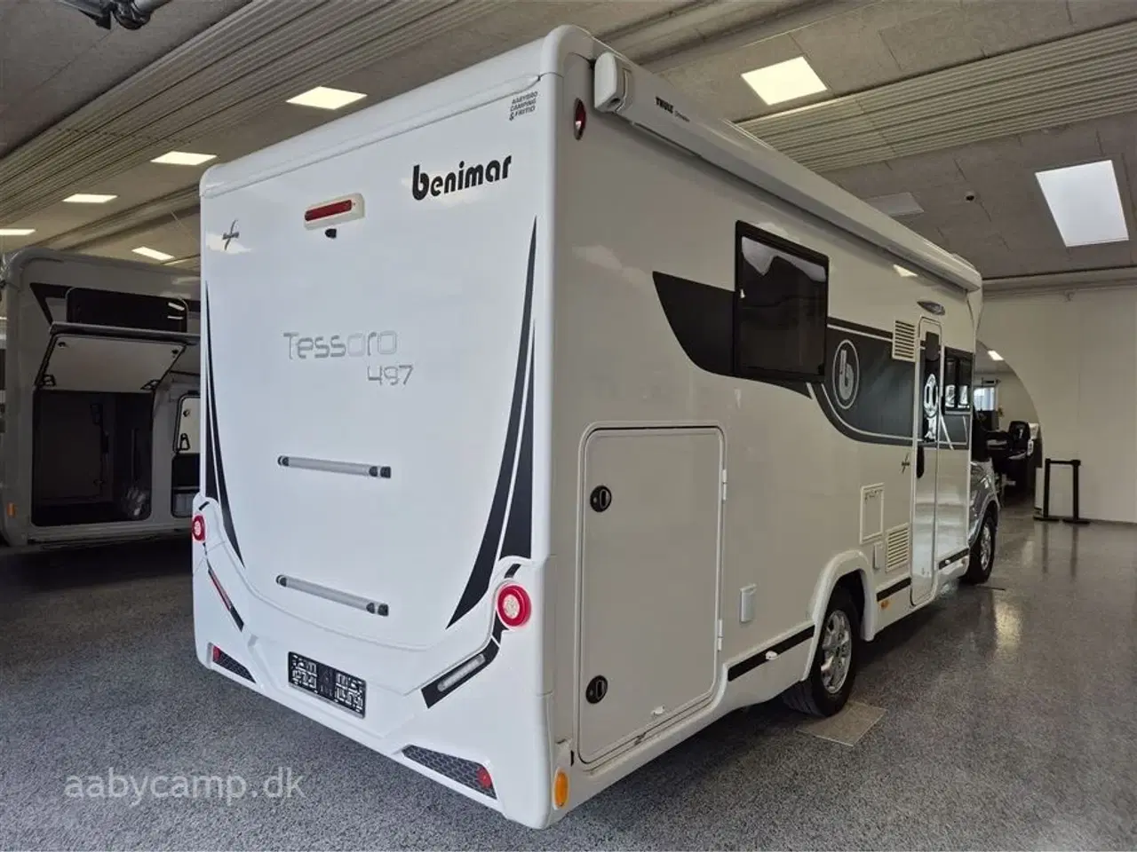 Billede 2 - 2020 - Benimar Tessoro 497 Northautokapp   Nk Pakke. Automatgear. solceller. Batteri. Inverter. Markise. Lædersæder. Hæve/sænkbar Queensbed. Varme på spildevandstank.
