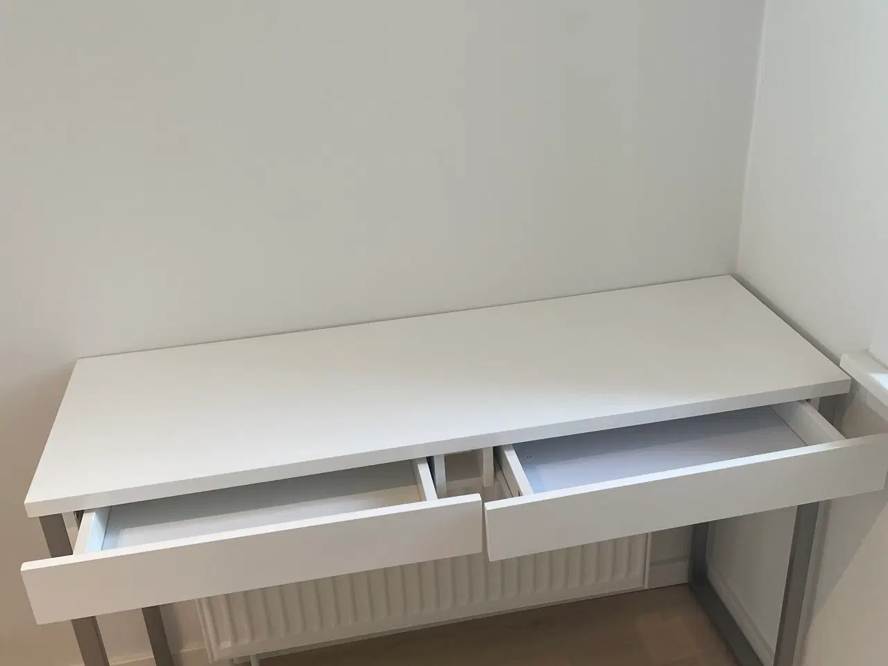 Billede 3 - Skrivebord / konsolbord